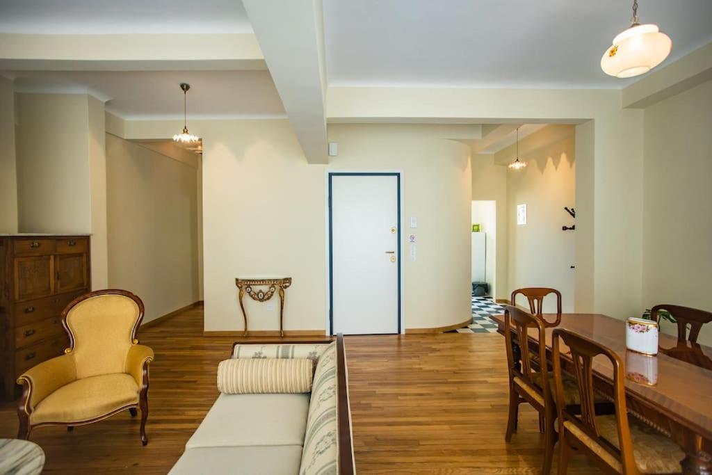 Plaka Vintage Apartment เอเธนส์ ภายนอก รูปภาพ